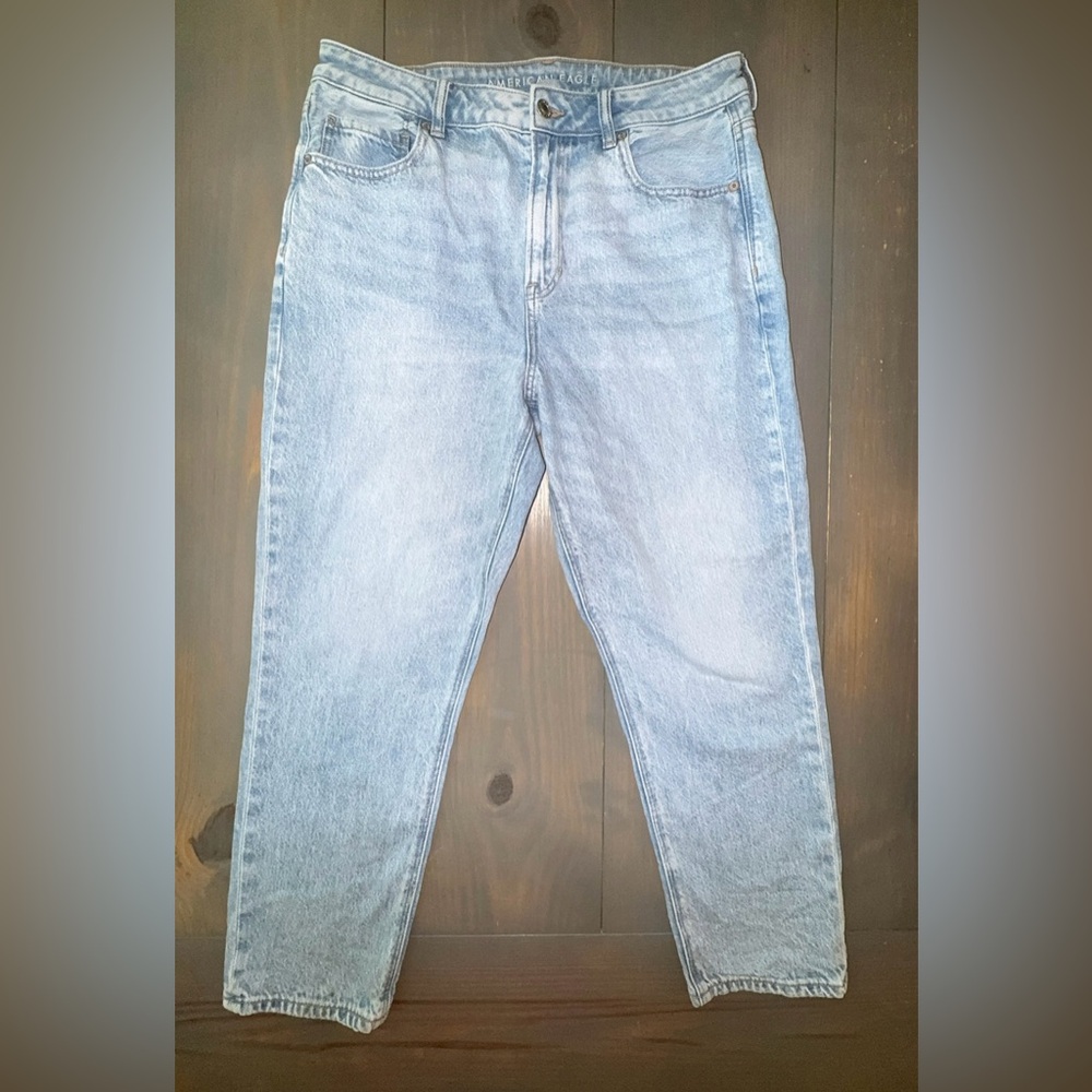 American Eagle Mom Jeans Light Wash Size 12 Short